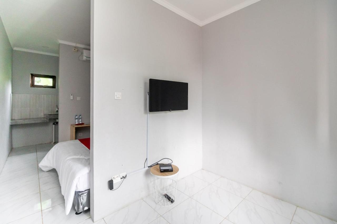 Reddoorz Plus Near Jungeland Sentul Bogor Exterior photo